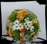 Buchet OTG, craspedia, sedum, alium, garoafa verde si santini